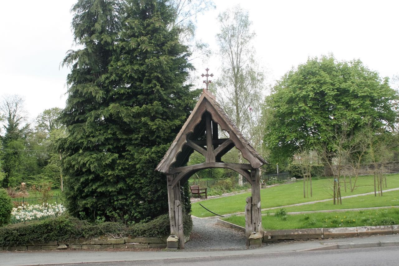 Ye Olde Boote Inn Oswestry Bagian luar foto