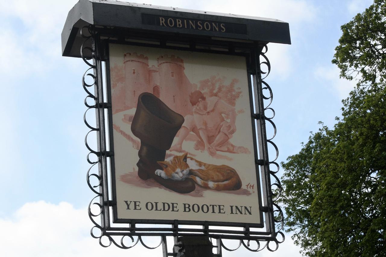 Ye Olde Boote Inn Oswestry Bagian luar foto